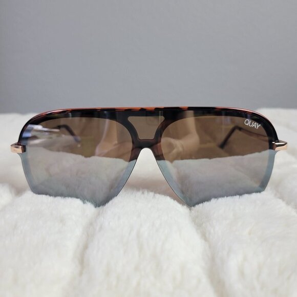 QUAY // ltd ed jlo collab tortoise brow bar reflective lens aviator shields main image 13